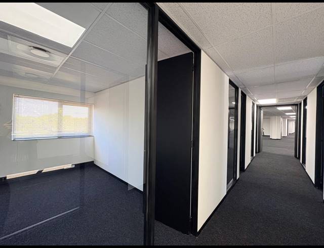 739M² OFFICE TO LET IN MIDRIDGE PARK
